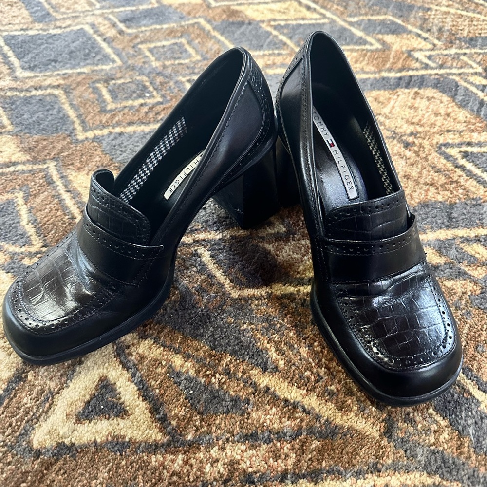 Vtg Tommy Hilfiger heeled loafers